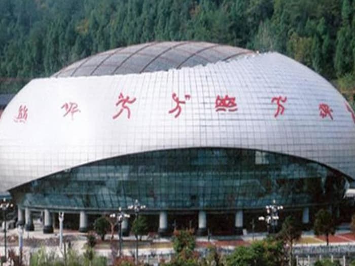 扬中体育中心球形网架加工安装
